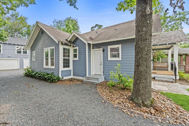  704 E 11th 1/2 St, Houston, TX 77008