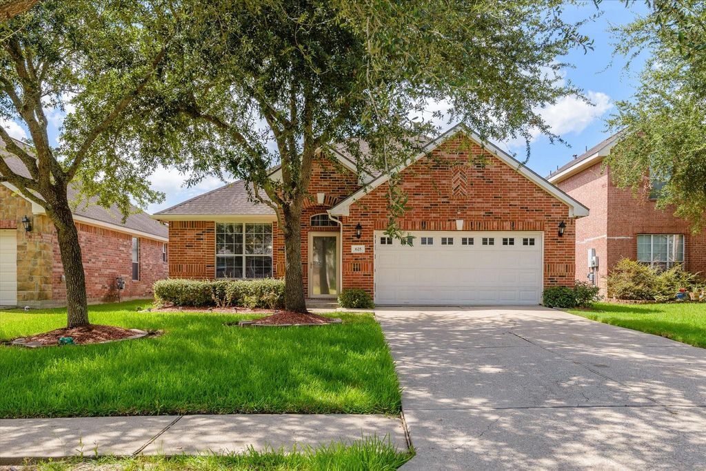 625 Laurelmist Ln, La Marque, TX 77568 cover photo. Doors Open Tour advertisement.