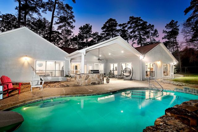  44 Lake Forest Cir, Conroe, TX 77384