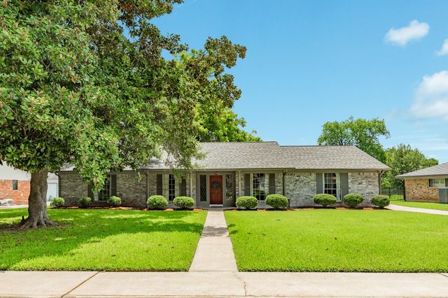 320 Linden, Lake Jackson, TX, 77566