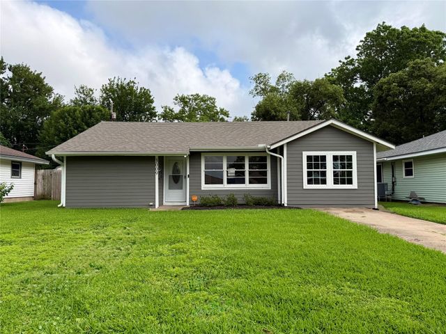  3009 Robinson Blvd, Texas City, TX 77590