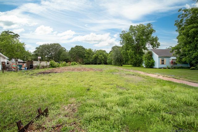6701 32nd, Groves, TX, 77619