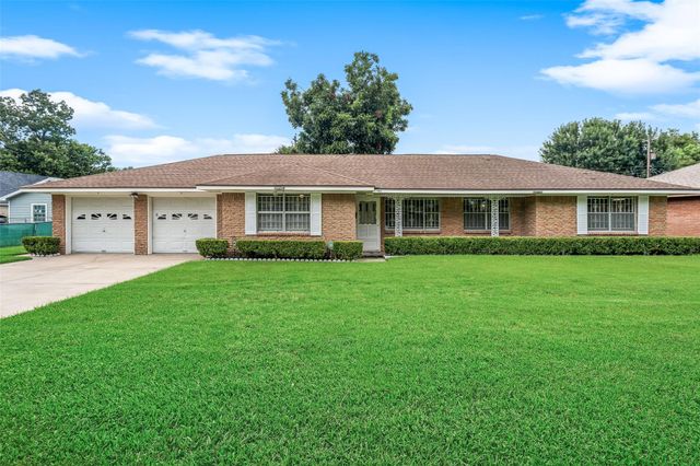 903 Spreading Oak, Houston, TX 77076