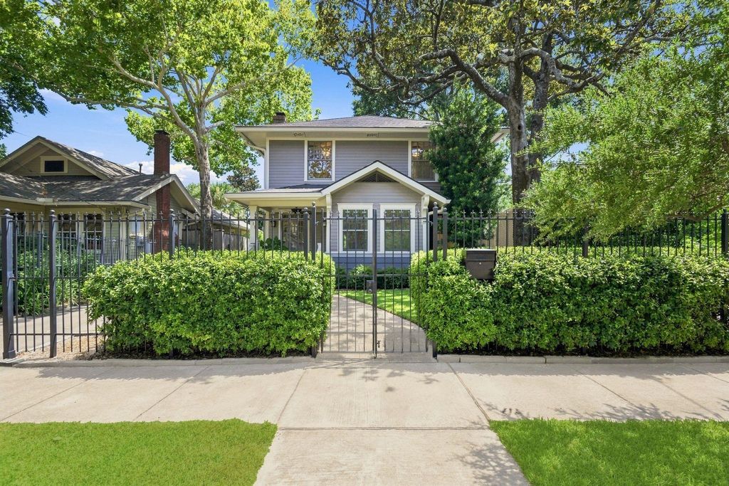 611 W Main St, Houston, TX 77006 cover photo. Doors Open Tour advertisement.