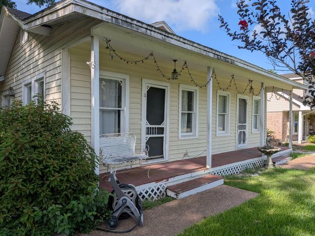 125 Meadowlawn, Shoreacres, TX, 77571