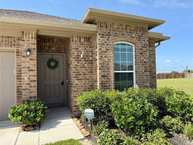 1951 Middle Pass Ln