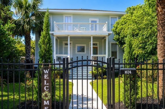  1624 Avenue K, Galveston, TX 77550