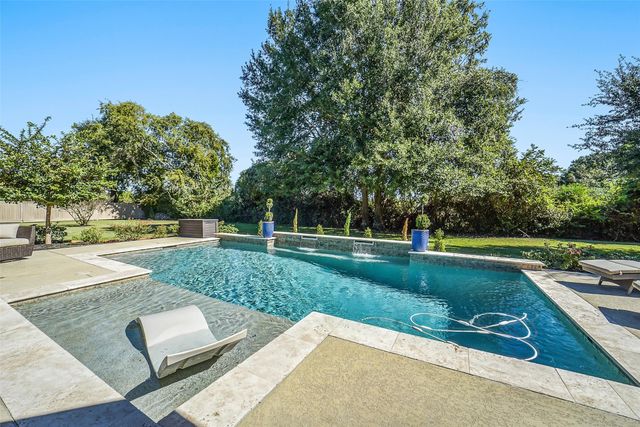22114 Meadowhurst Cir E, Tomball, TX 77377
