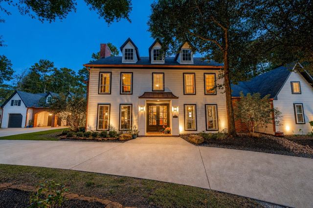  38 N Longspur Dr, The Woodlands, TX 77380