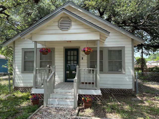706 Willis, Alvin, TX, 77511