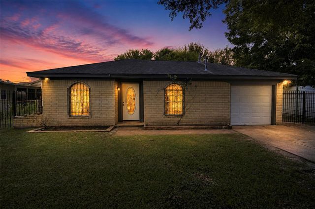 1106 Mooney