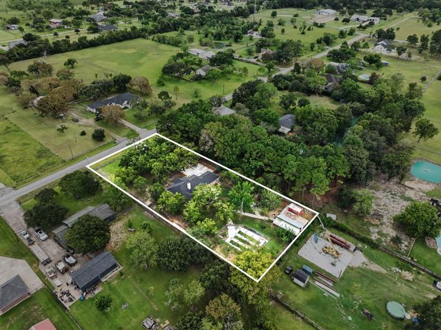 142 Happy Hollow, Alvin, TX, 77511