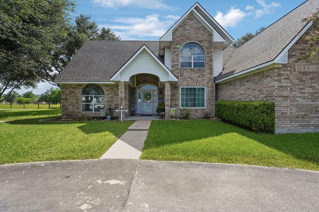  1615 Ambar St, El Campo, TX 77437