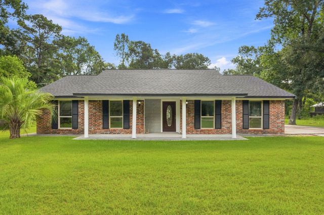  18813 Woodridge Dr, Conroe, TX 77302