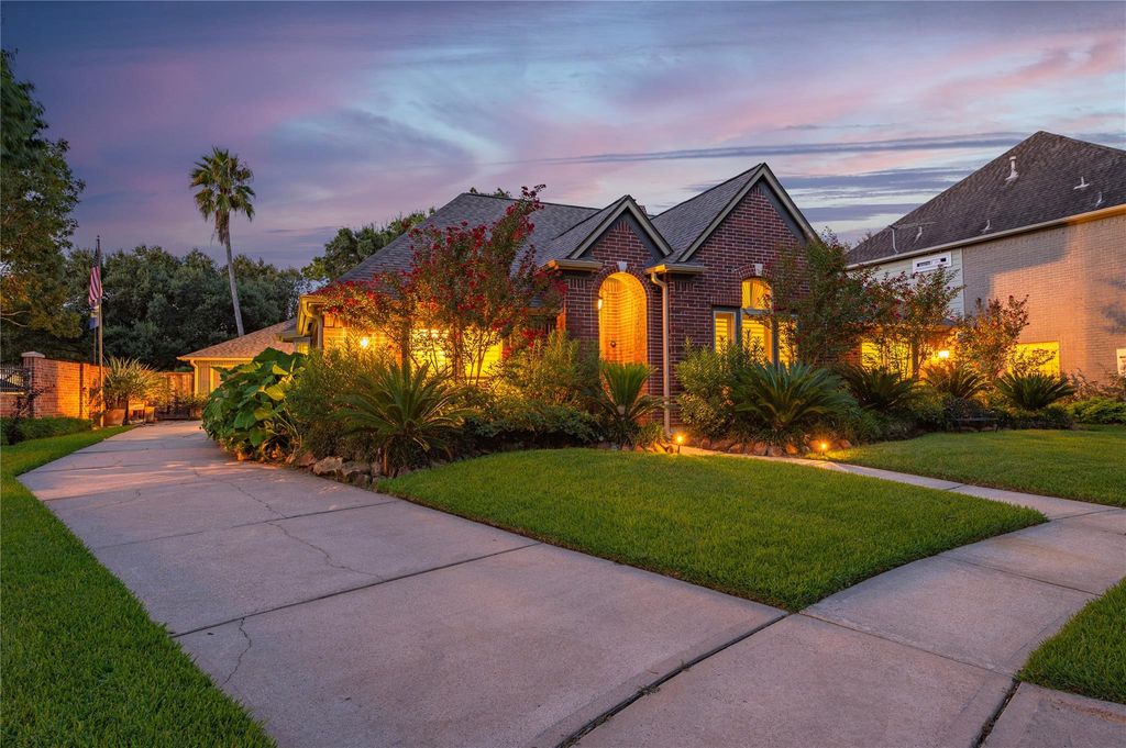 2025 Sandy Coast Cir, League City