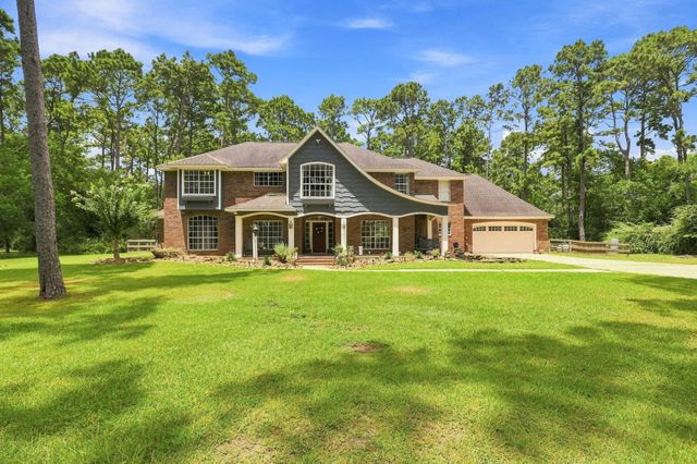  7210 Pine Dr, Alvin, TX 77511