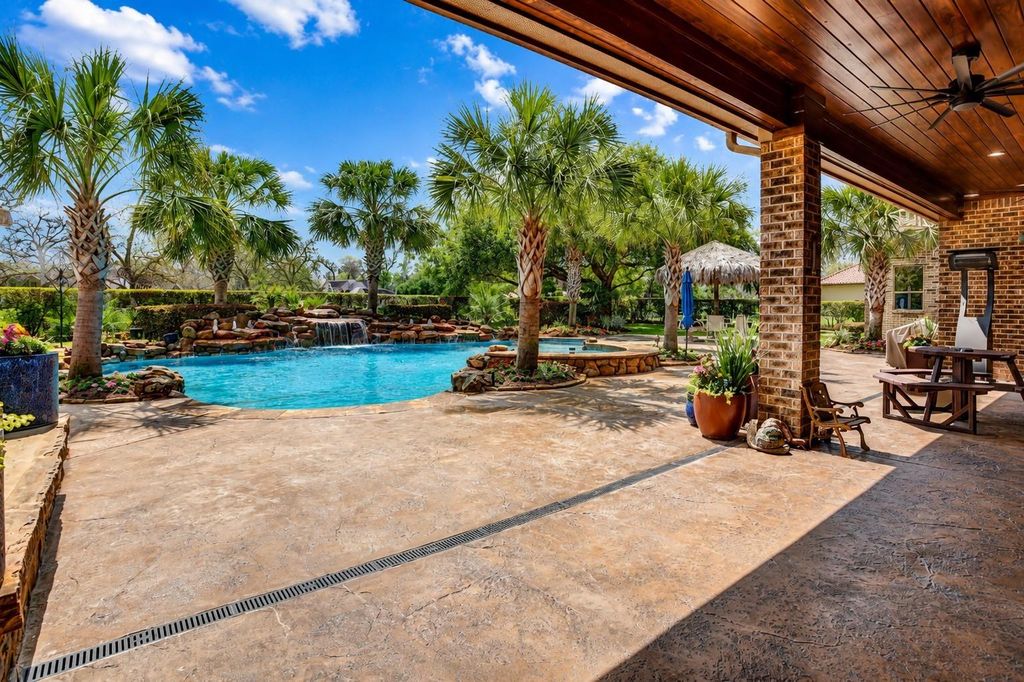 Backyard — Pool, Spa & Covered Patio