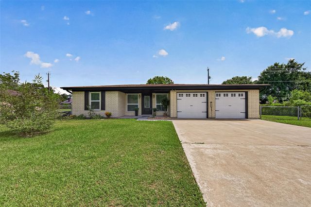 237 Burkett St, Richwood, TX 77531