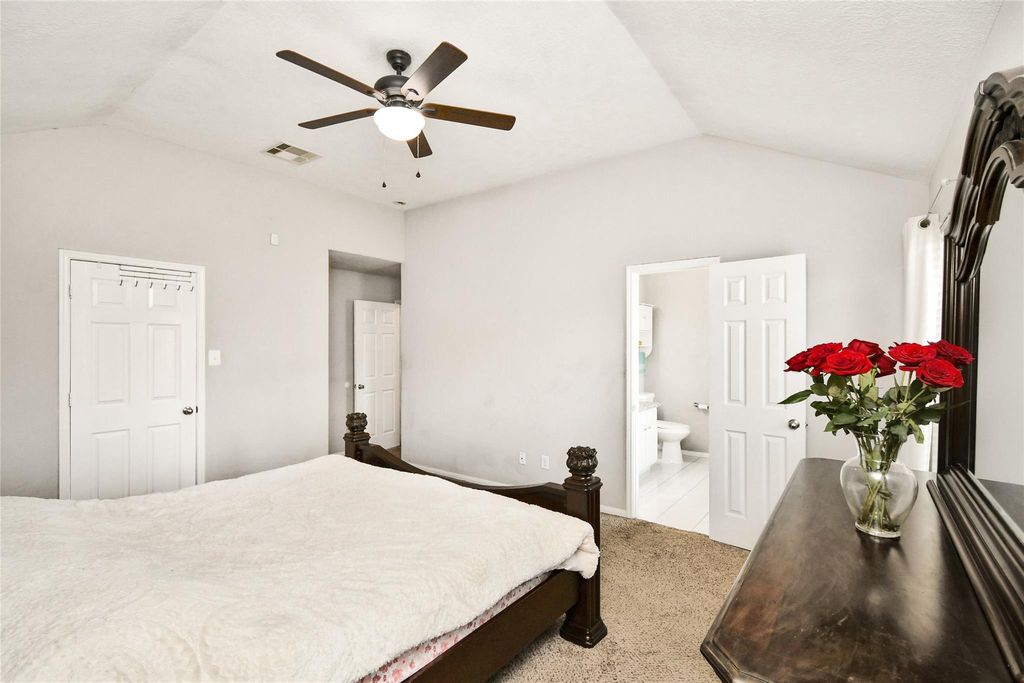 Secondary bedroom