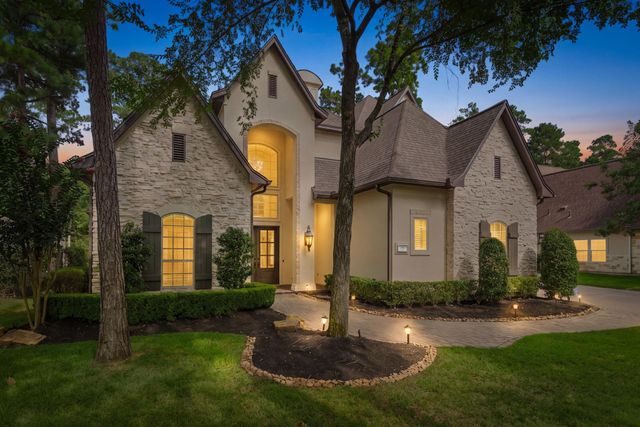  98 W Ambassador Bnd, The Woodlands, TX 77382