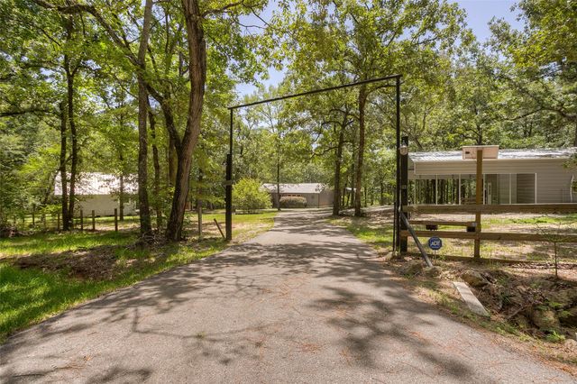  250 Red Bird Ln, Trinity, TX 75862