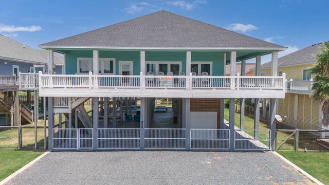  866 Kahla Dr, Crystal Beach, TX 77650