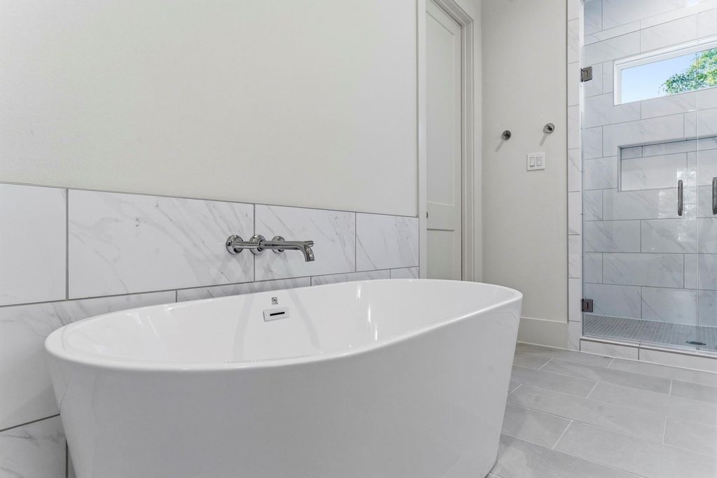 Brighton · Soaking tub · 5308 Wembley Downs Drive