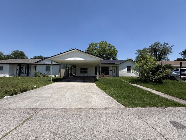 3326 Cliffmarshall St, Houston, TX 77088