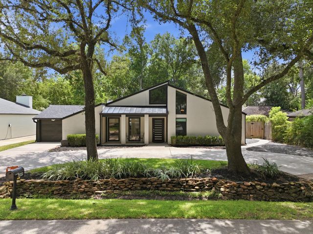  8849 Larston St, Spring Valley Village, TX 77055