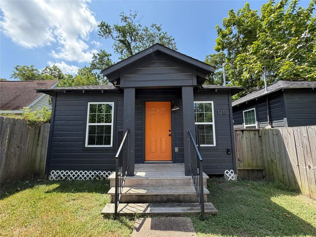 1210 33rd, Houston, TX, 77022