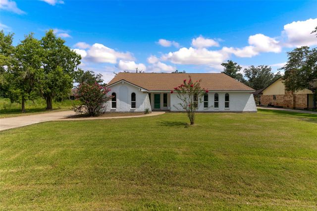 1430 North Rd, Lake Jackson TX 77566
