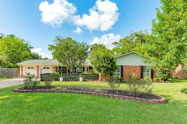 107 Hyacinth, Lake Jackson, TX, 77566