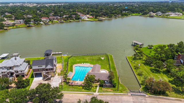  1103 Pecan Cir, Seabrook, TX 77586