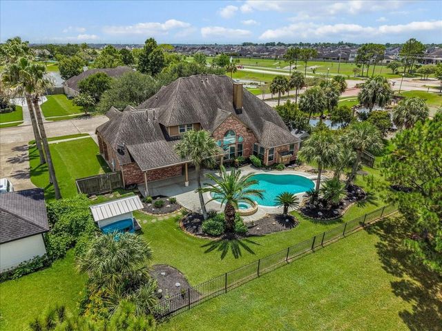  1618 Stoney Lake Dr, Friendswood, TX 77546