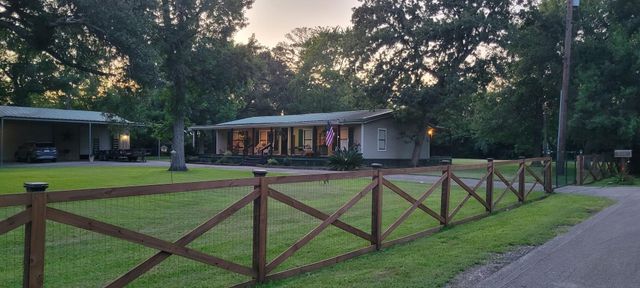 210 10th, Highlands, TX, 77562
