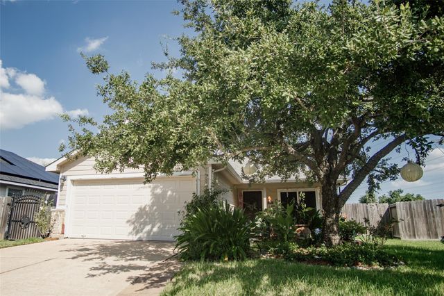  11042 Warath Oak Ct, Houston, TX 77065