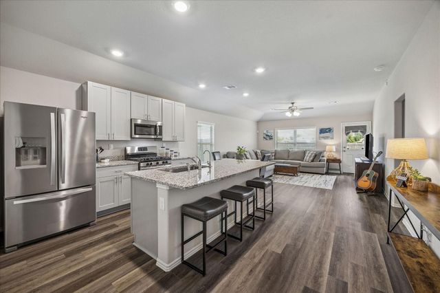  305 Cumberland Forest Dr, Magnolia, TX 77354