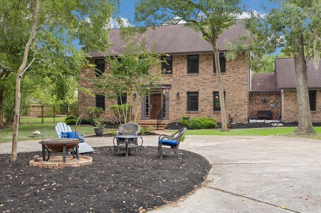  906 Quaker Bend Dr, Friendswood, TX 77546