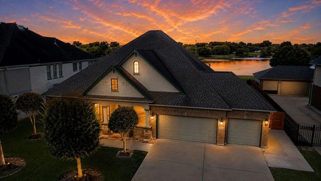  8218 Silent River Dr, Richmond, TX 77406