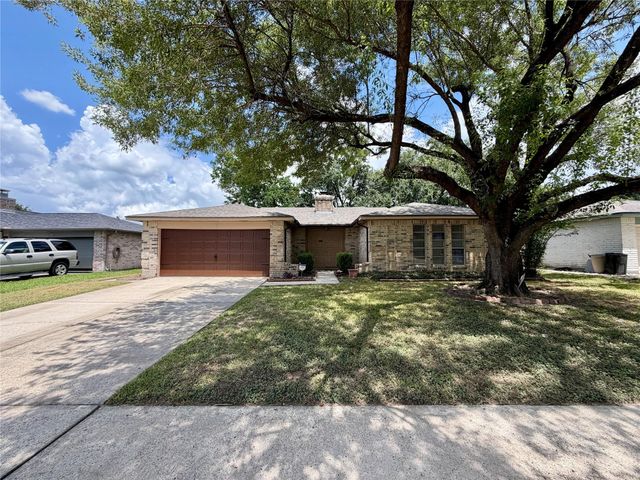  2218 Green Knoll Dr, Houston, TX 77067