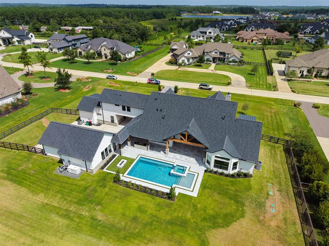  8 Little Sorrell Ct, Tomball, TX 77377