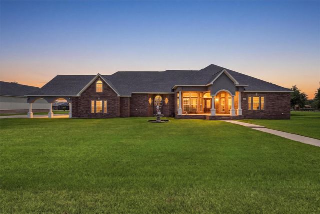9018 Water Point, Beach City, TX, 77523