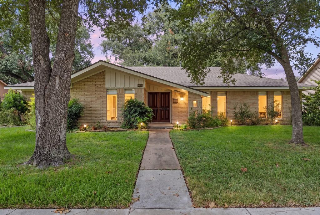 5730 Rutherglenn Dr, Houston, TX 77096 cover photo. Doors Open Tour advertisement.