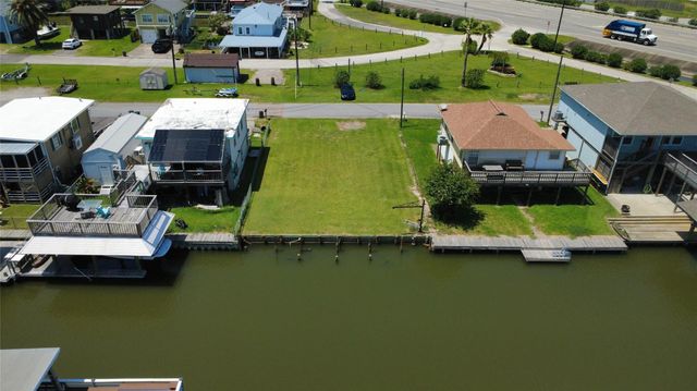 28 Lakeside, Hitchcock, TX, 77563