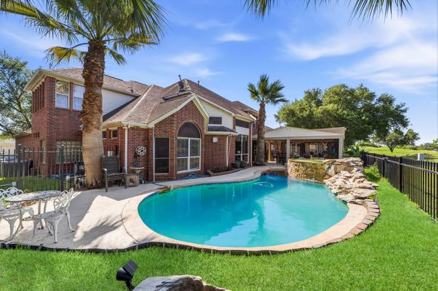  11823 Canyon Mills Dr, Houston, TX 77095