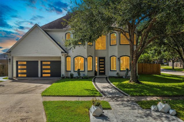  10934 Keystone Fairway Dr, Houston, TX 77095