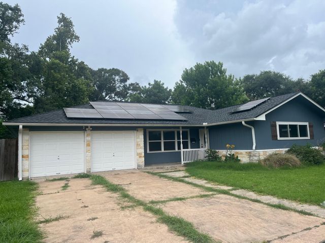 603 Center Way, Lake Jackson, TX, 77566