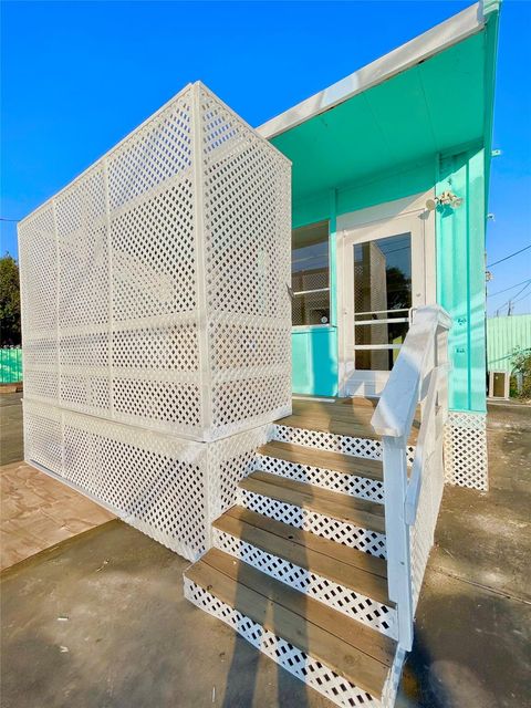 927 27th, San Leon, TX, 77539