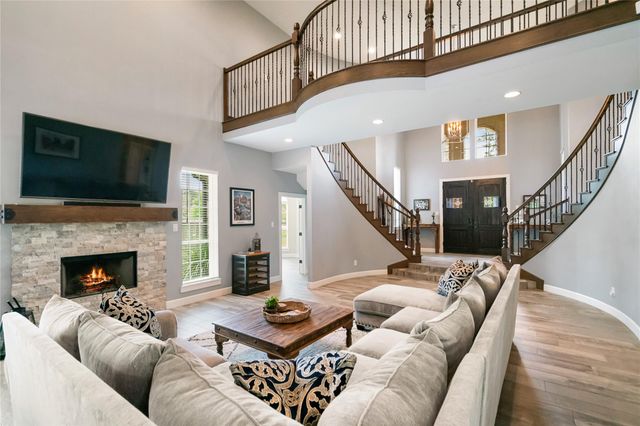  1202 Rocky Falls Ln, Huffman, TX 77336