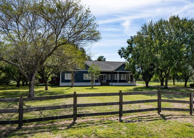  1302 Southfork Ln, Rosharon, TX 77583